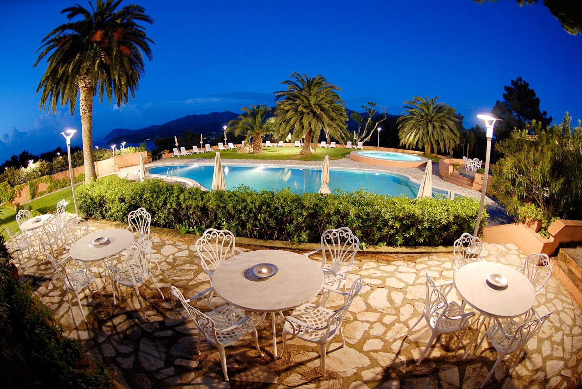 Resort Le Picchiaie Portoferraio Exterior photo