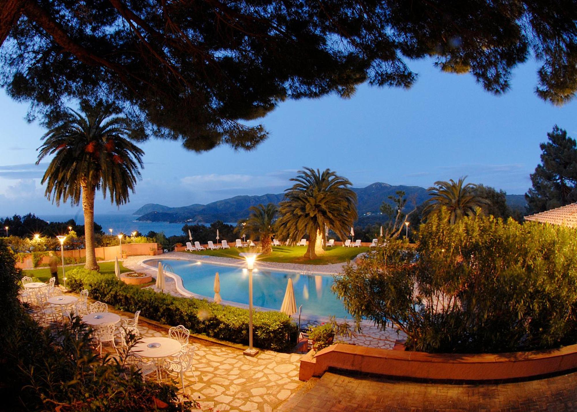 Resort Le Picchiaie Portoferraio Exterior photo